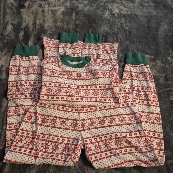 Cozy Carter's Medium Christmas Pajama Set – Perfect for Holiday Cheer! - Picture 7 of 13